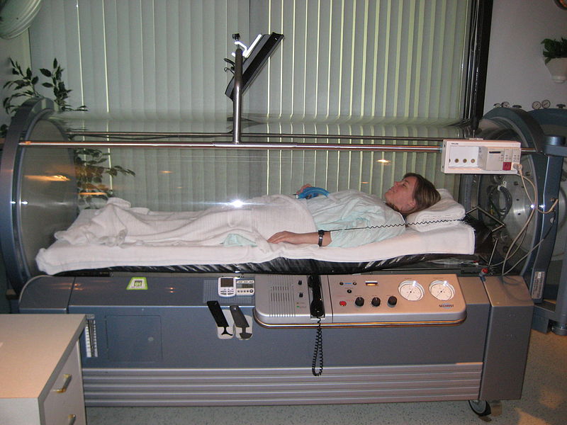 File:HyperBaric Oxygen Therapy Chamber 2008.jpg